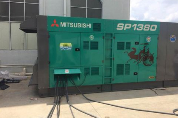 英德为什么有些柴油发电机组的输出电压可以调节？