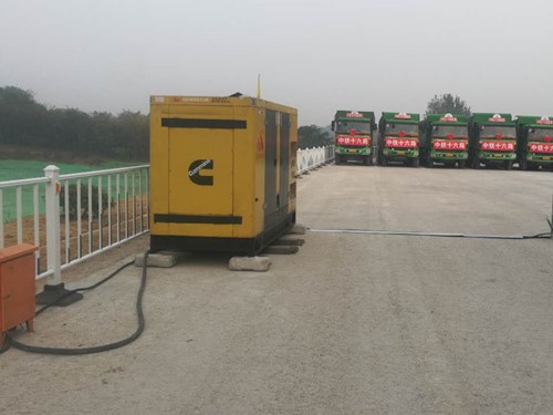 英德电力系统的稳定性和设备兼容性如何影响发电机组的频率规格？