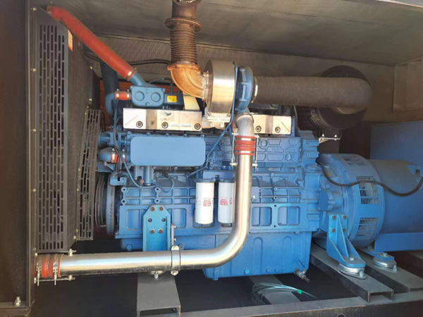 英德燃油消耗率与进气温度的具体关系是什么？