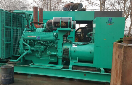 英德发电机组如何判断水冷式机油散热器内部是否需要清洗？